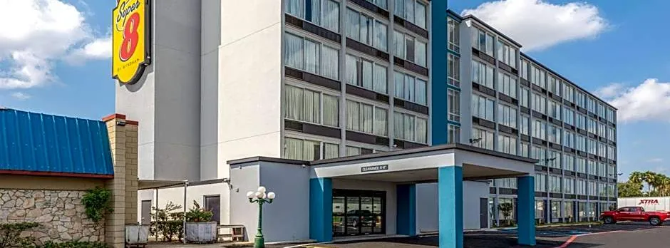 Baymont by Wyndham Laredo