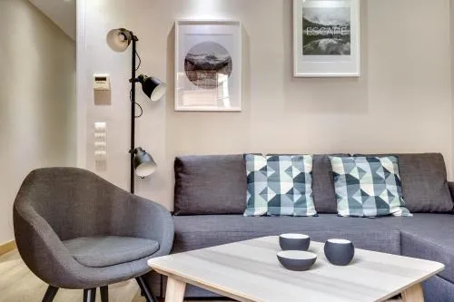 Renovated & Classic 3-Bedroom Sagrada Familia Apartment