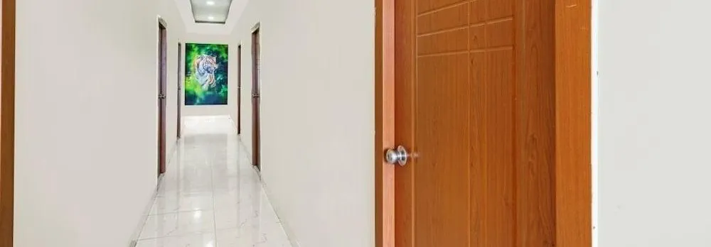 Iroomz Hotel Mouli Grand