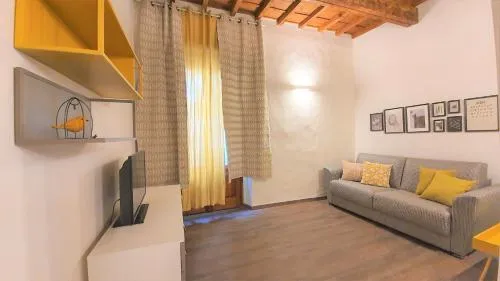 Elegant Yellow Apartment In San Gallo Firenze