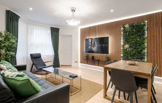 Luxurious 2BR Oasis in South Kensington w/ Air Con