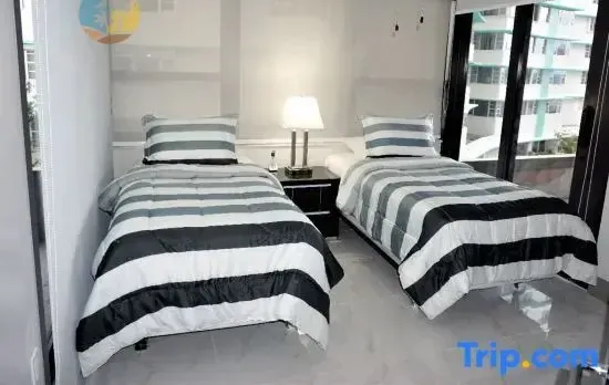Elegant Modern 4 Bedroom Beachfront for Bachelorettes - 518