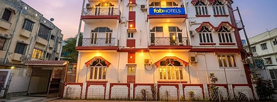 FabHotel Saltlake Regency - 1.4km from Anandlok Hospital