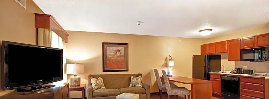 GrandStay Hotel & Suites La Crosse