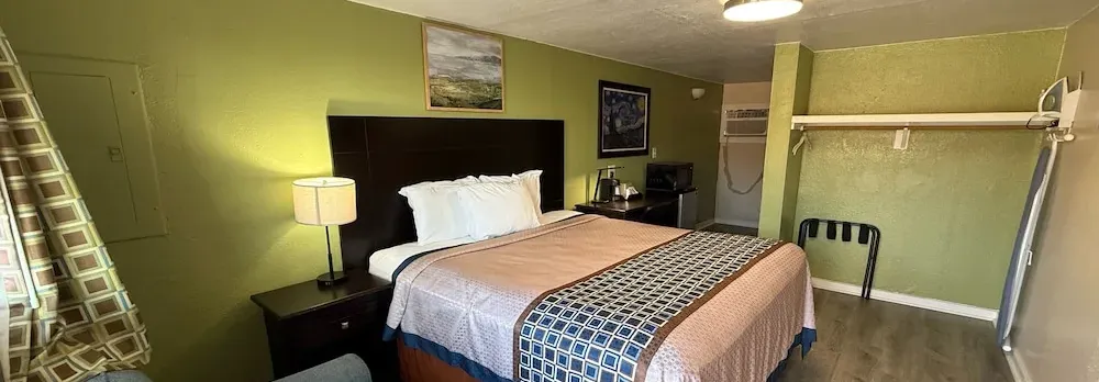 Executive Inn and Kitchenette Suites
