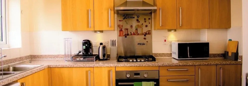 House - Sleeps 7 - Parking - 10min Drive to Centre