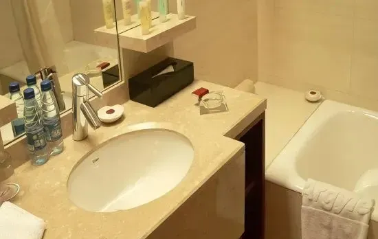 Shanghai CJ Four Seasons Hotel (Changshou Road Wuning Road Subway Station Branch)