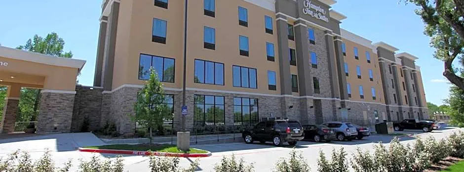 Hampton Inn & Suites Dallas Market Center