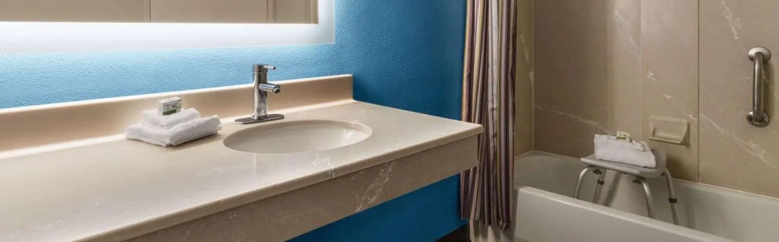 La Quinta Inn & Suites by Wyndham Madison American Center