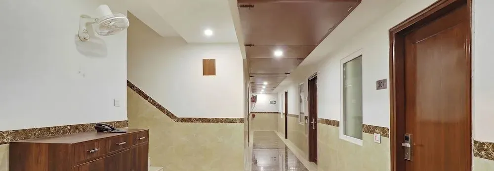Capital O 2242 Hotel Yuvraj Deluxe