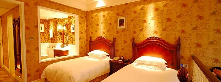 Hangzhou The First World Hotel