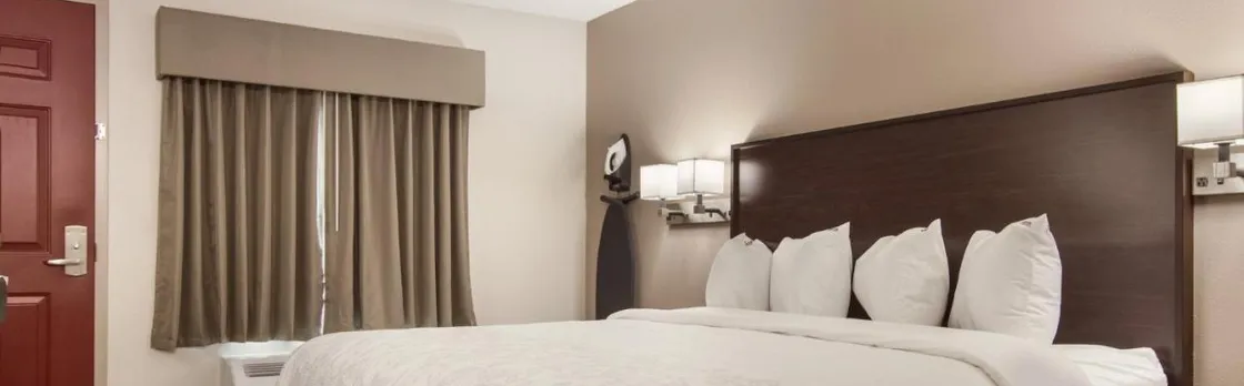 Red Roof Plus+ & Suites Erie