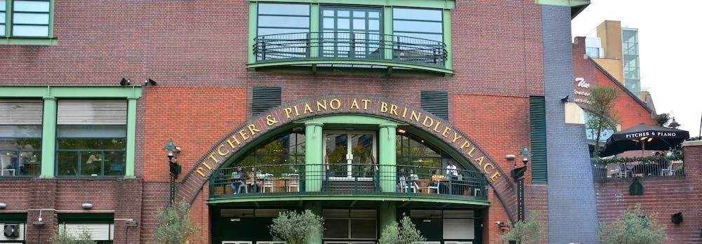 Tudors Esuites Birmingham Canalside Apartments