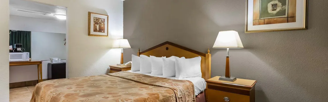 Lotus by Hotel Inn (Ex. Travelodge Hot Springs)