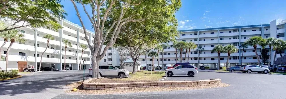 Riverside Marco Island Condo: Pool & Marina Access