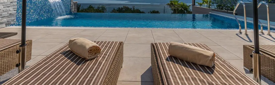 Luxury Villa Lorena with Heated Pool, Jacuzzi,Sauna And Seaview