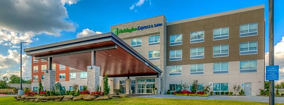 Holiday Inn Express & Suites Tulsa Midtown By IHG