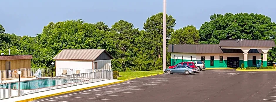 Quality Inn Hurricane Mills I-40