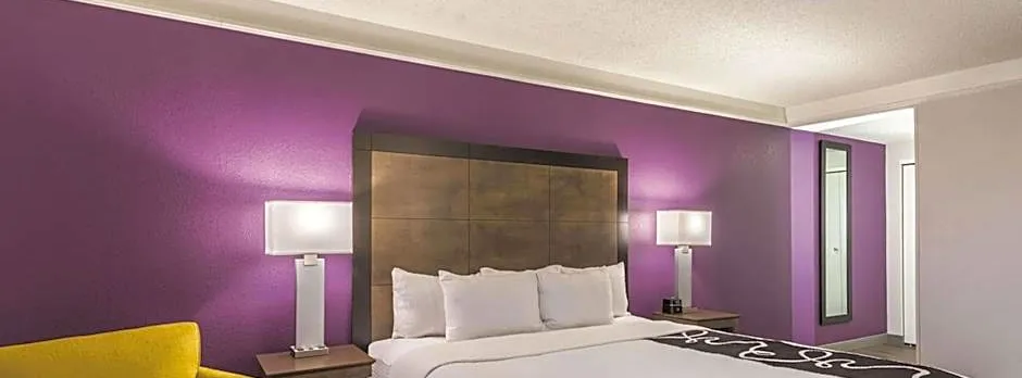 La Quinta Inn & Suites by Wyndham Cincinnati Sharonville