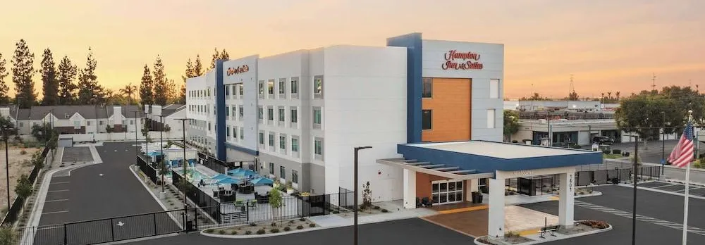 Hampton Inn & Suites Bakersfield Central