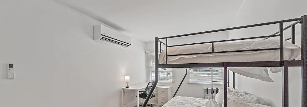 Urban Nest On 8th 4 Bedroom Home