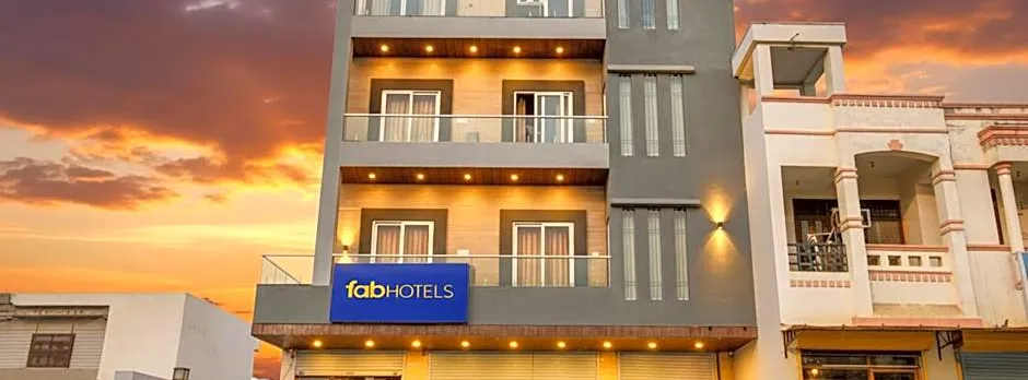 FabHotel 7th Crossing