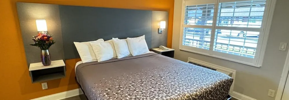 Padre Oaks Hotel