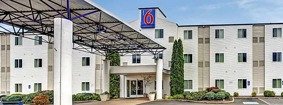 Motel 6 Roseburg, OR - I-5