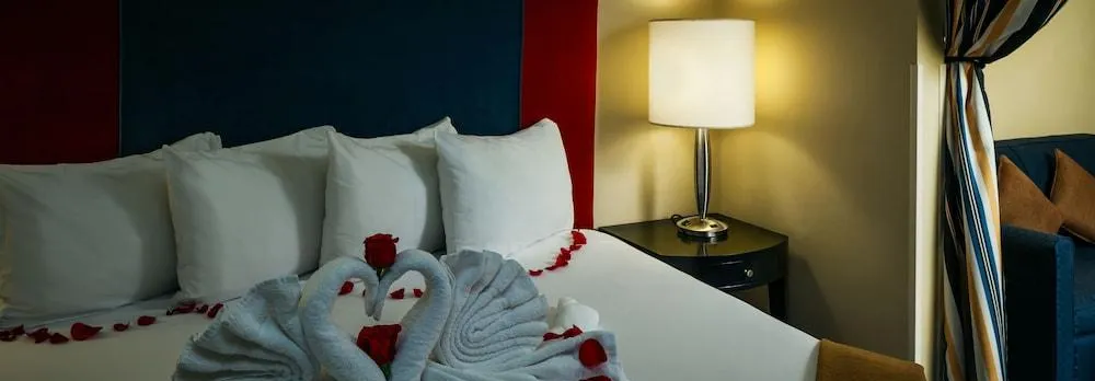 Plaza Inn & Suites at Ashland Creek