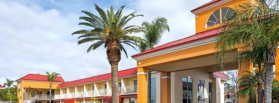 Days Inn & Suites by Wyndham Port Richey
