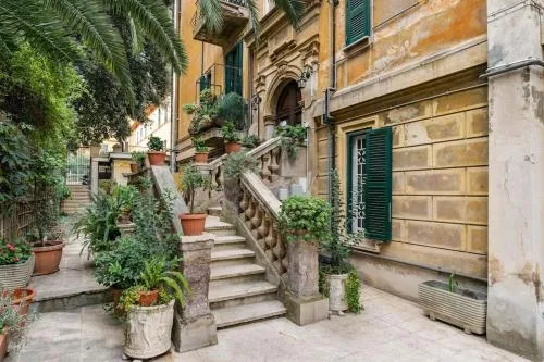Walking to Trastevere di Marialaura Aragno