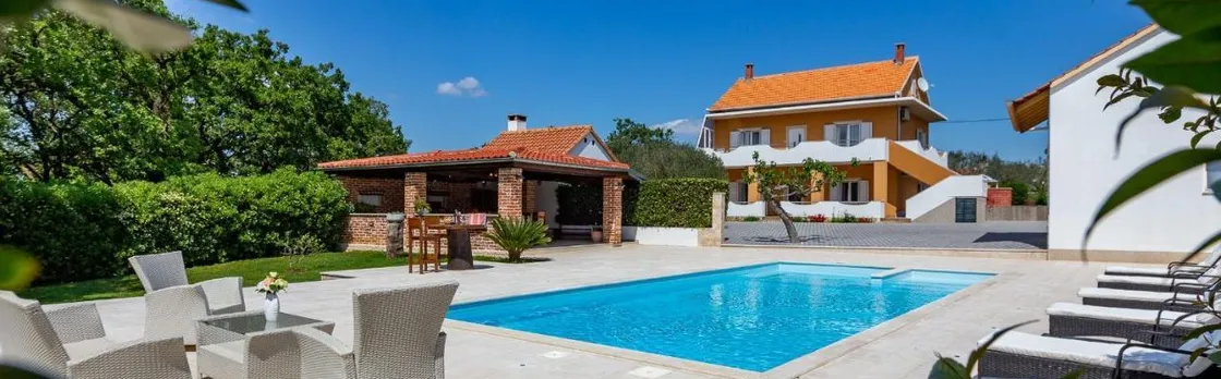 Mp Luxury Holiday Home with Swimming Pool