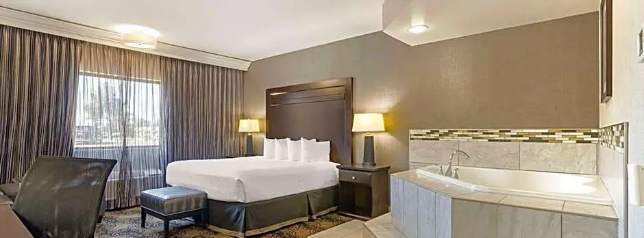 Best Western Plus Midwest Inn