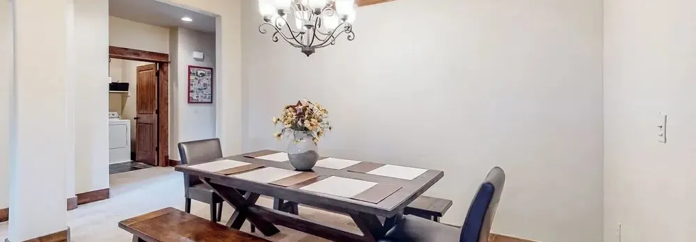 3BR w/ Balcony, Central AC & Deck