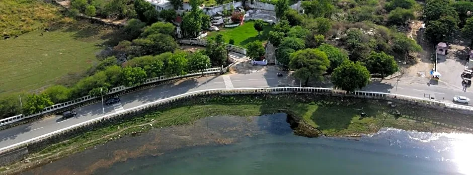 Devendragarh - A Boutique Lake Facing Guest House On Lake Fateh Sagar