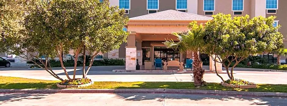 Days Inn & Suites by Wyndham San Antonio near AT&T Center