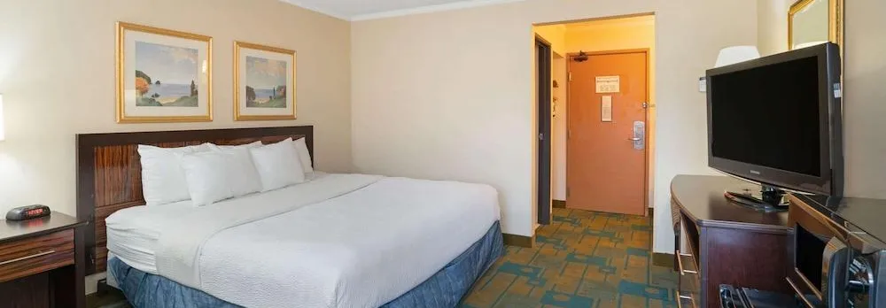 Hawthorn Extended Stay by Wyndham Jackson