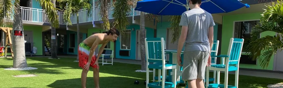 Tropical Inn & Suites