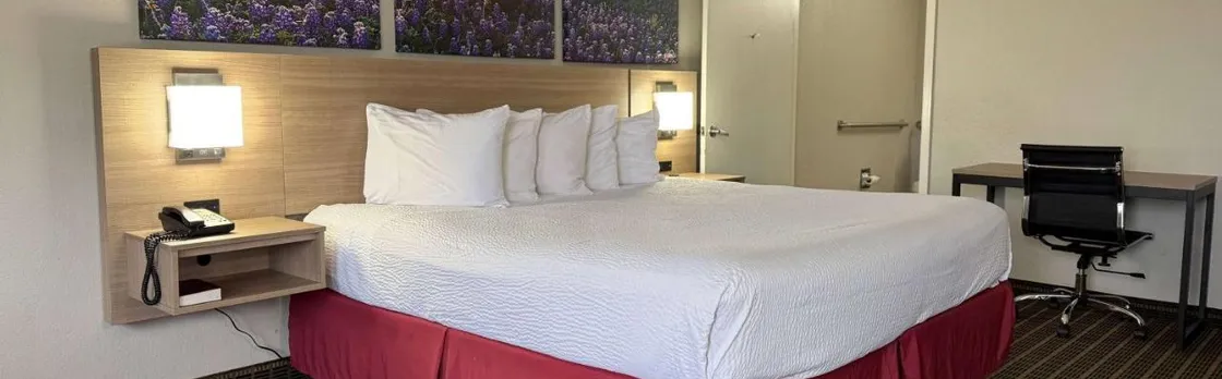 Days Inn by Wyndham Morgan's Wonderland / Ih-35 N