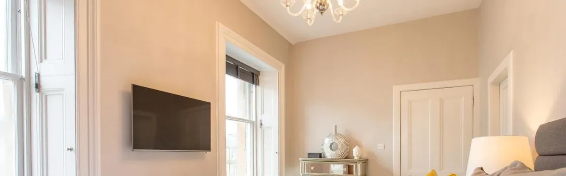 Exclusive 2 Bed, Free Private Parking, in West End