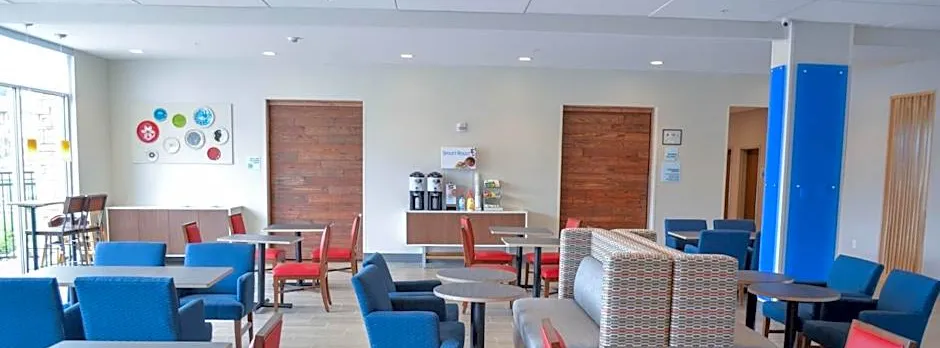 Holiday Inn Express & Suites Raleigh Airport - Brier Creek By IHG