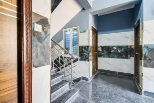 Super Townhouse Hitech City Near Yashoda Hospital