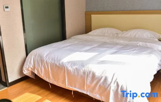Guangzhou Longjin Hotel (Ximenkou Subway Station, Shangxiajiu Pedestrian Street)