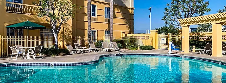 La Quinta Inn & Suites by Wyndham Ontario Airport