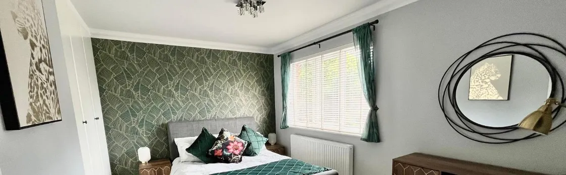 Modern Home, Close to the City Centre with Parking