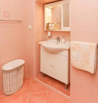 Stone House Apartment