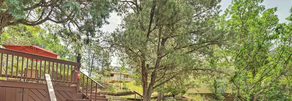 Historic Manitou Springs Victorian: Walk Downtown!
