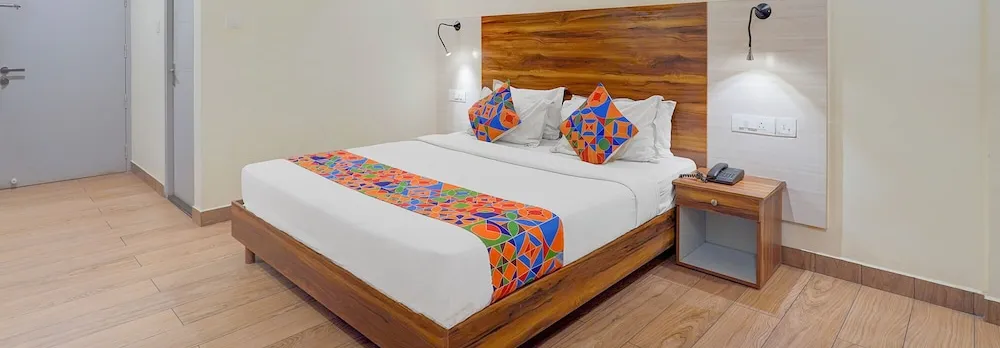 Fabhotel East Land
