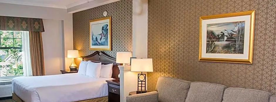 Fort William Henry Hotel