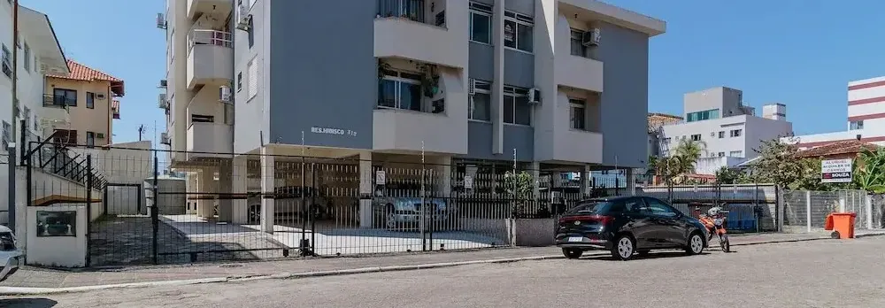 Apto bem Localizado a 500mts da Praia Rhi206